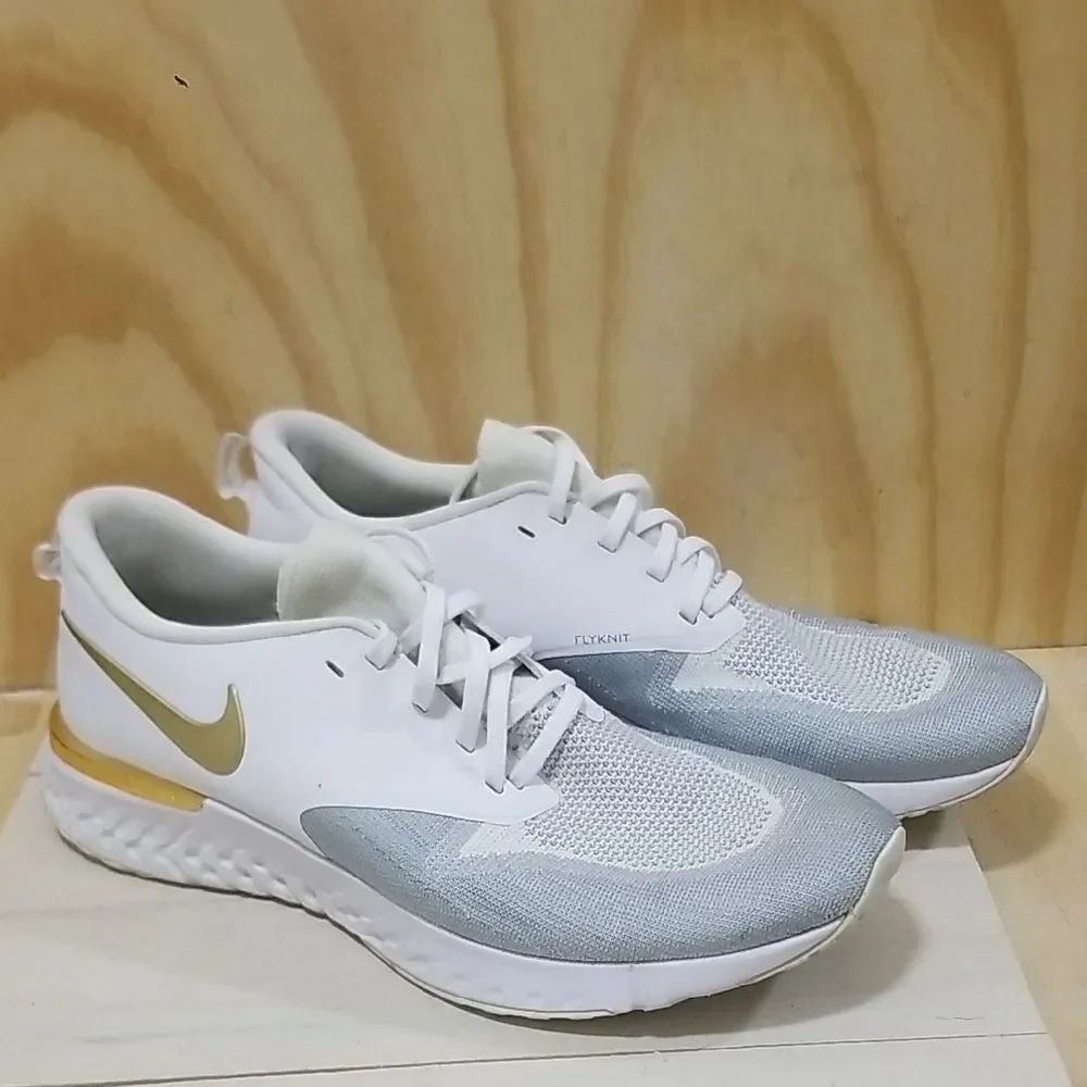Nike Odyssey React Size 7 Flynit Grey/White/Gold Mens size 14 Sneaker